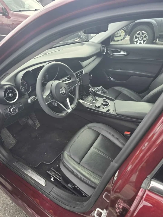 2017 Alfa Romeo Giulia - Image 6 of 6