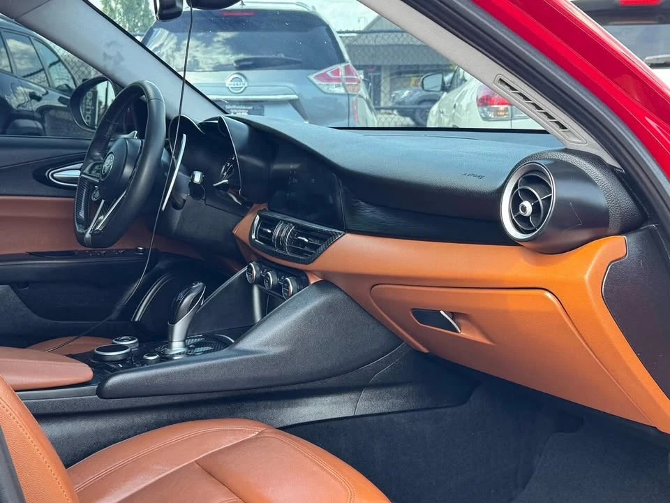 2017 Alfa Romeo Giulia - Image 13 of 16