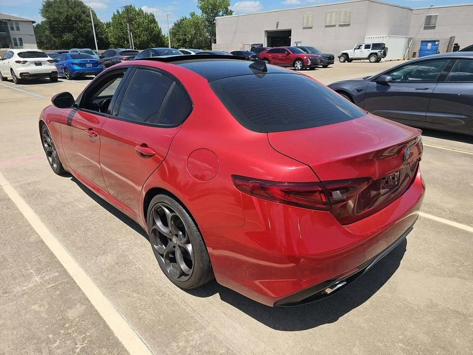 2017 Alfa Romeo Giulia - Image 9 of 10