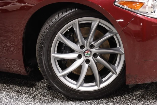 2017 Alfa Romeo Giulia - Image 4 of 24