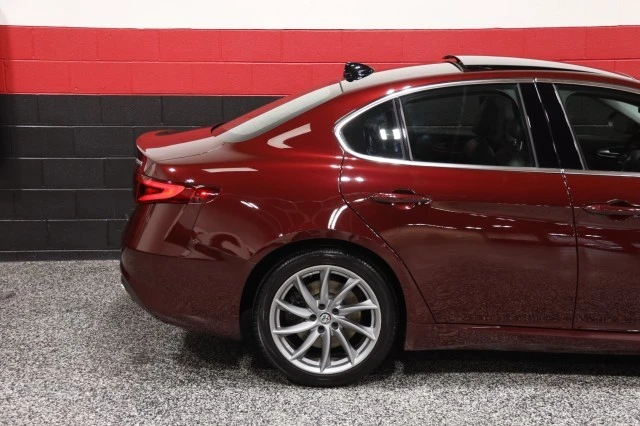 2017 Alfa Romeo Giulia - Image 5 of 24