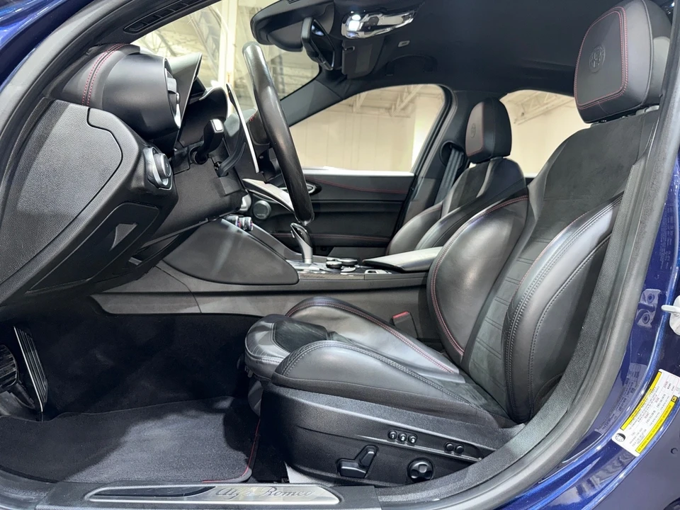 2017 Alfa Romeo Giulia - Image 11 of 12
