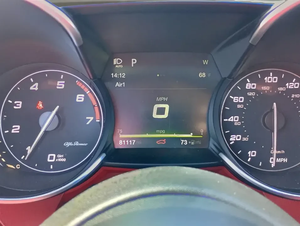 2017 Alfa Romeo Giulia - Image 17 of 20