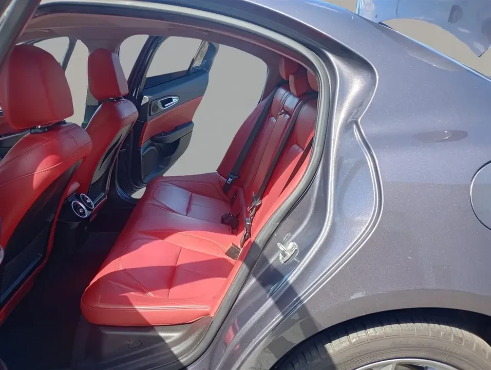 2017 Alfa Romeo Giulia - Image 7 of 20