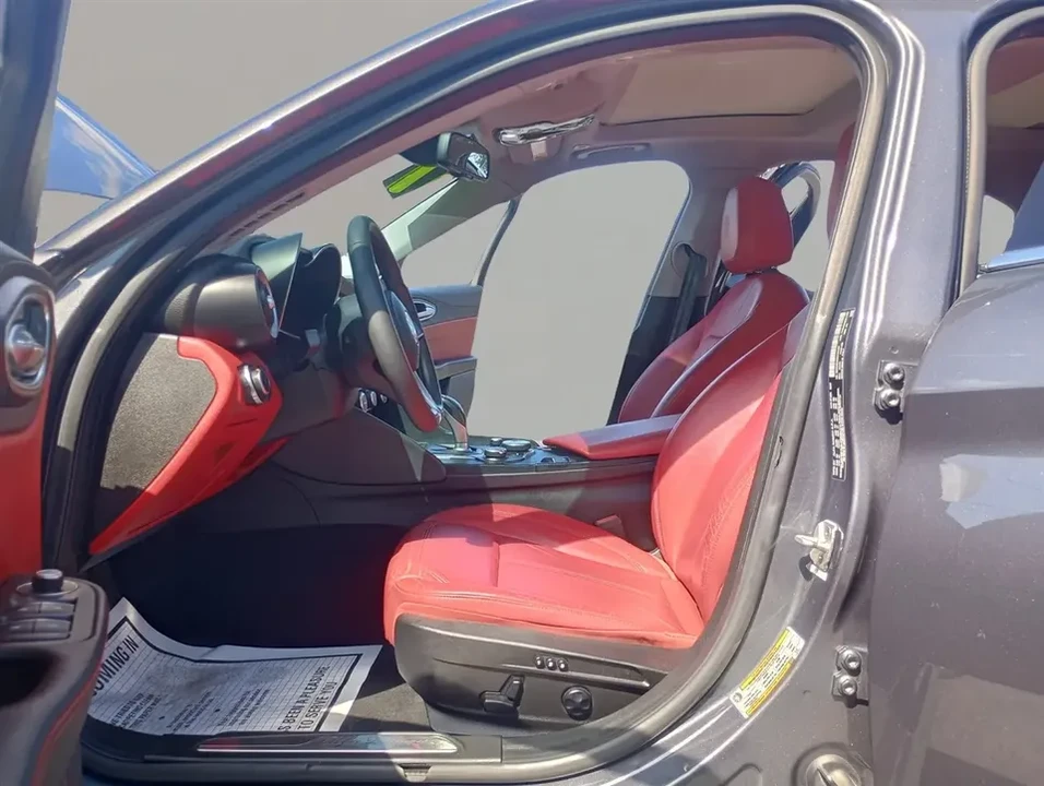 2017 Alfa Romeo Giulia - Image 5 of 20