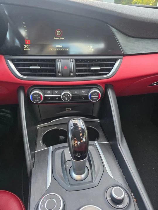 2017 Alfa Romeo Giulia - Image 10 of 11