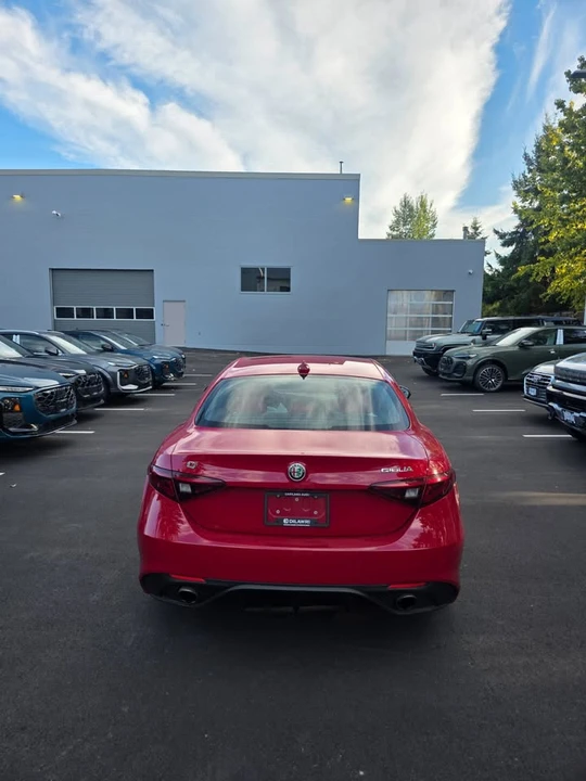 2017 Alfa Romeo Giulia - Image 5 of 11