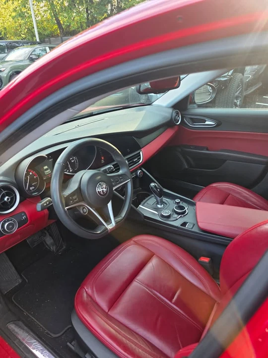 2017 Alfa Romeo Giulia - Image 9 of 11