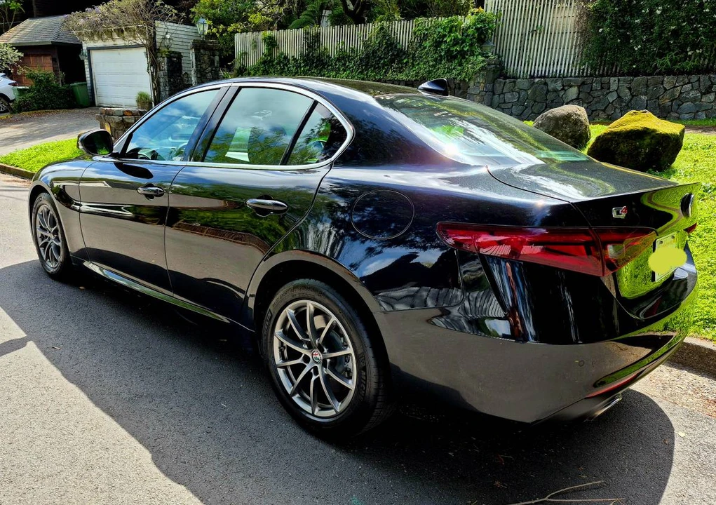 2017 Alfa Romeo Giulia - Image 7 of 10