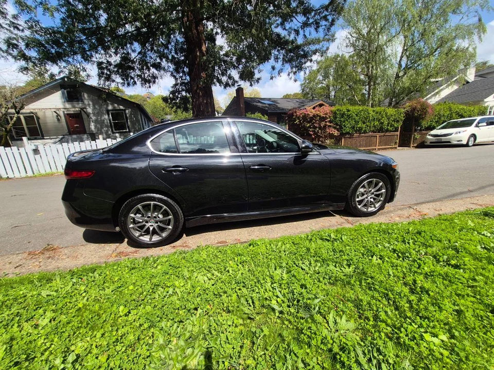 2017 Alfa Romeo Giulia - Image 9 of 10