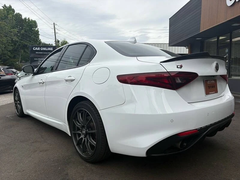 2017 Alfa Romeo Giulia - Image 10 of 17
