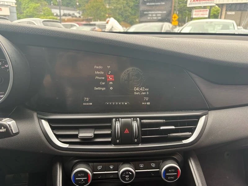 2017 Alfa Romeo Giulia - Image 6 of 17