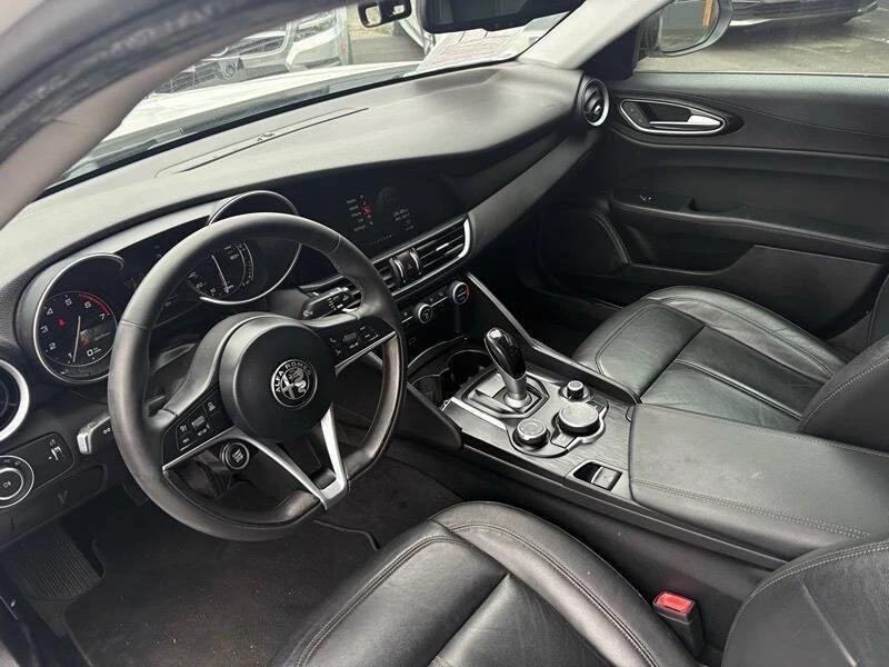 2017 Alfa Romeo Giulia - Image 16 of 17