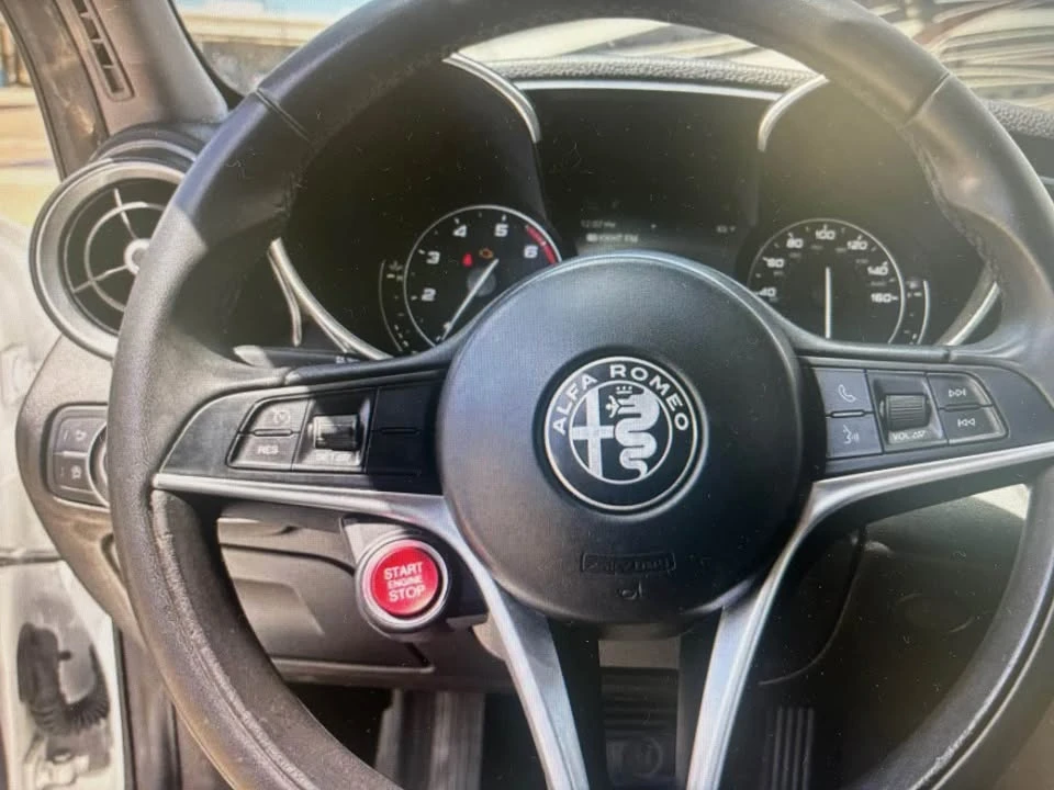 2017 Alfa Romeo Giulia - Image 6 of 13