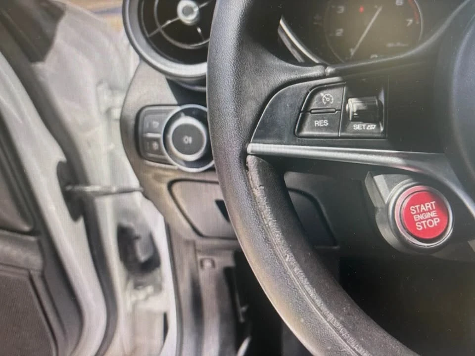 2017 Alfa Romeo Giulia - Image 5 of 13