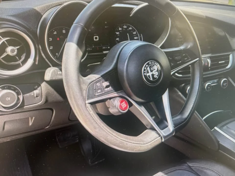 2017 Alfa Romeo Giulia - Image 7 of 13