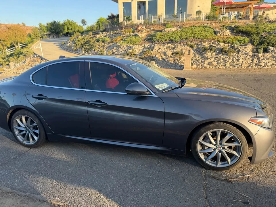 2017 Alfa Romeo Giulia - Image 4 of 15