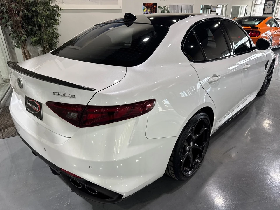 2017 Alfa Romeo Giulia - Image 7 of 12