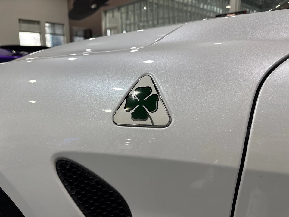 2017 Alfa Romeo Giulia - Image 11 of 12