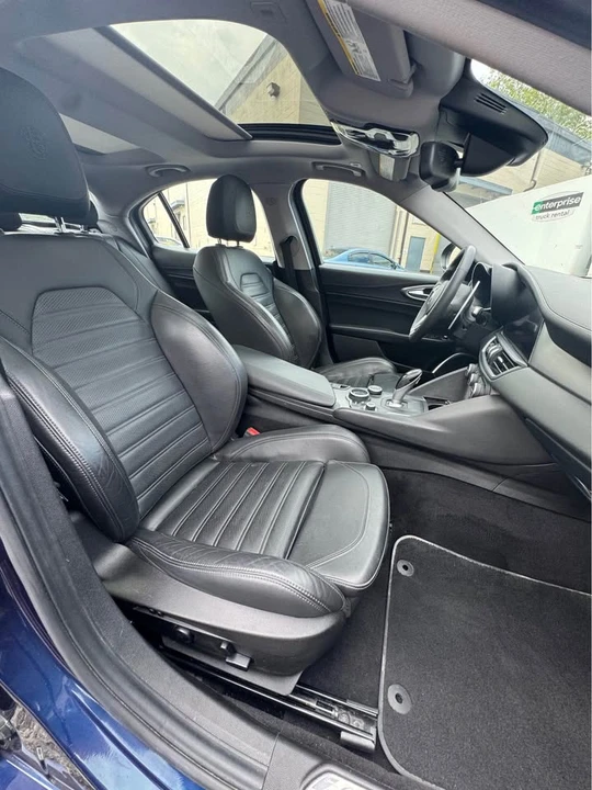 2017 Alfa Romeo Giulia - Image 16 of 17