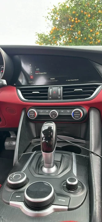 2017 Alfa Romeo Giulia - Image 5 of 9