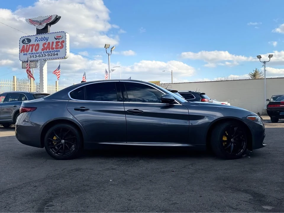 2017 Alfa Romeo Giulia - Image 3 of 10