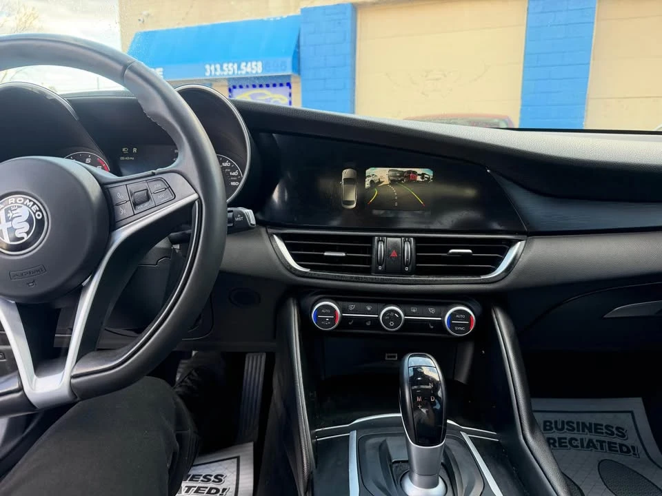 2017 Alfa Romeo Giulia - Image 10 of 10