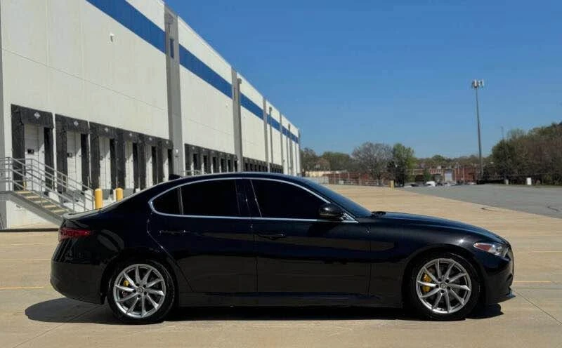 2017 Alfa Romeo Giulia - Image 5 of 18
