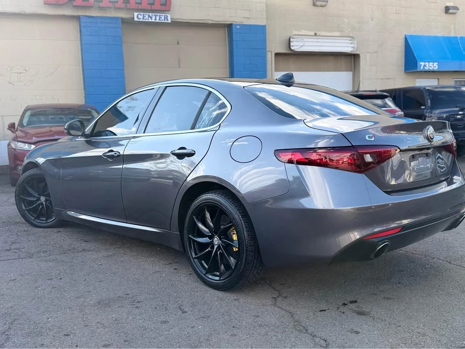 2017 Alfa Romeo Giulia - Image 6 of 10