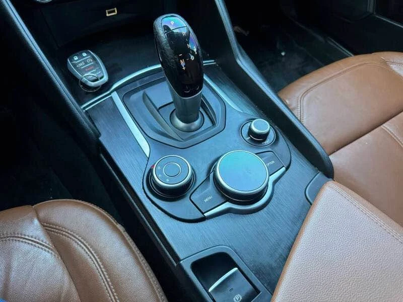 2017 Alfa Romeo Giulia - Image 15 of 18