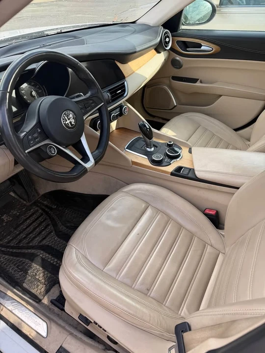 2017 Alfa Romeo - Image 4 of 6