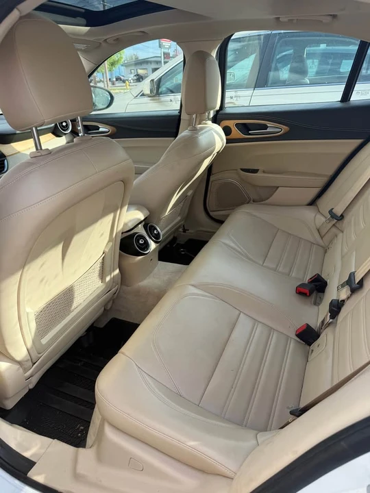 2017 Alfa Romeo - Image 5 of 6