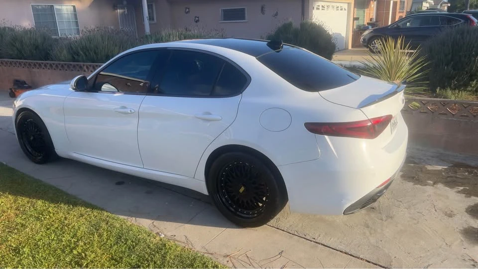 2017 Alfa Romeo Giulia - Image 5 of 13