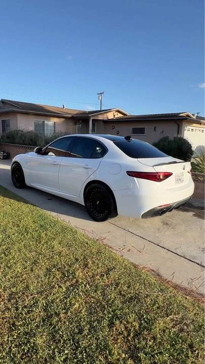 2017 Alfa Romeo Giulia - Image 2 of 13
