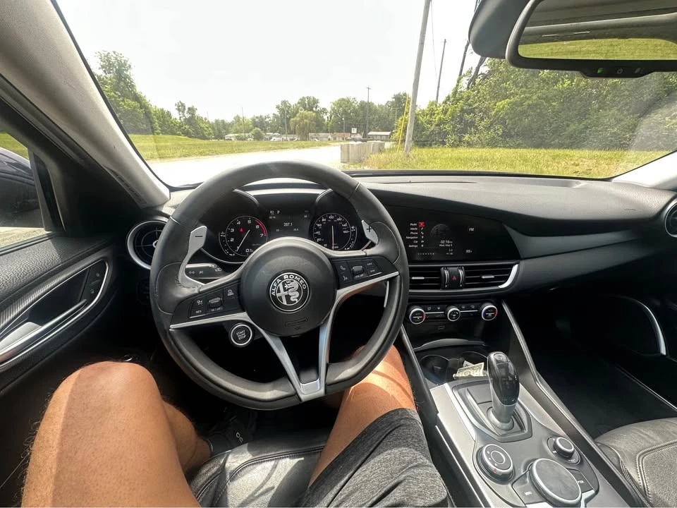 2017 Alfa Romeo Giulia - Image 8 of 9