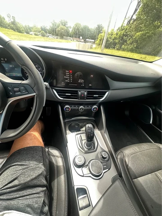 2017 Alfa Romeo Giulia - Image 9 of 9