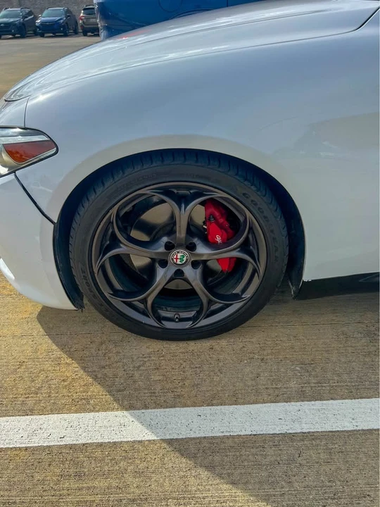 2017 Alfa Romeo Giulia - Image 5 of 16