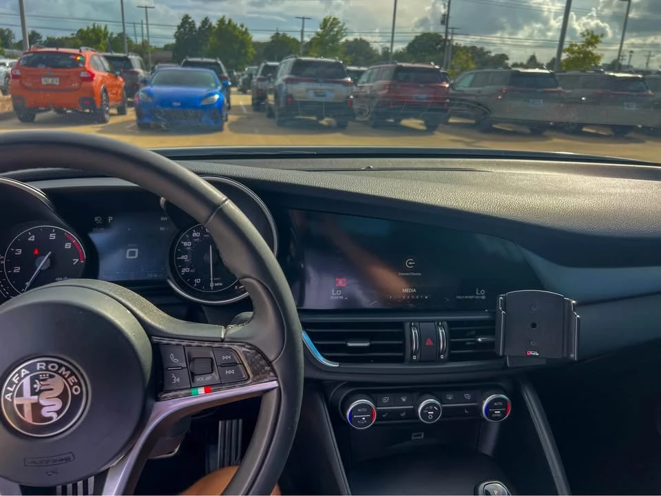 2017 Alfa Romeo Giulia - Image 10 of 16