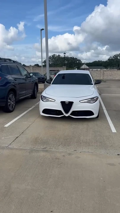 2017 Alfa Romeo Giulia - Image 16 of 16