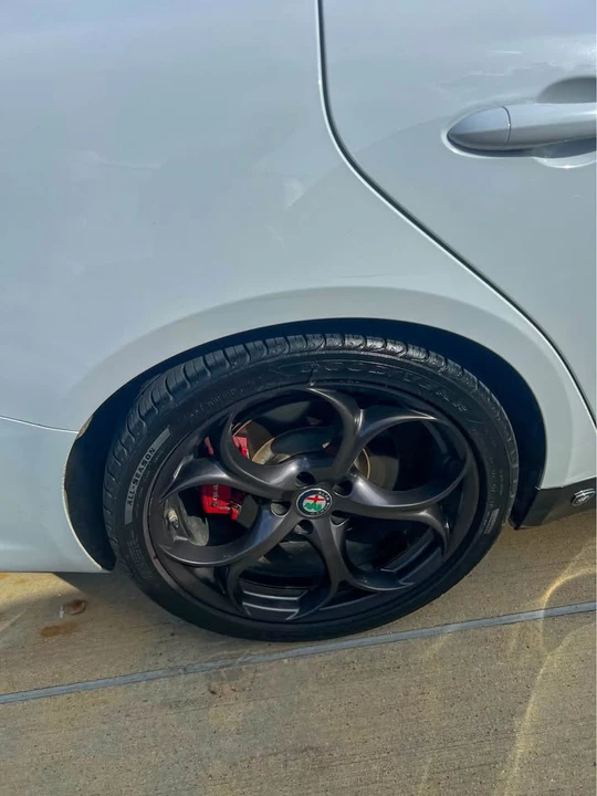 2017 Alfa Romeo Giulia - Image 8 of 16
