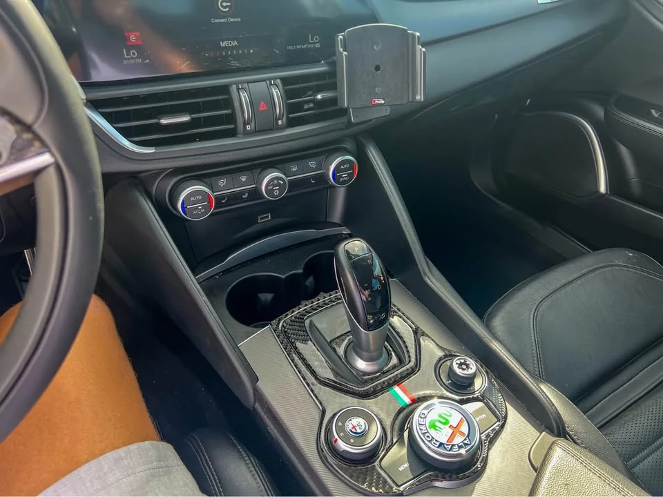 2017 Alfa Romeo Giulia - Image 11 of 16