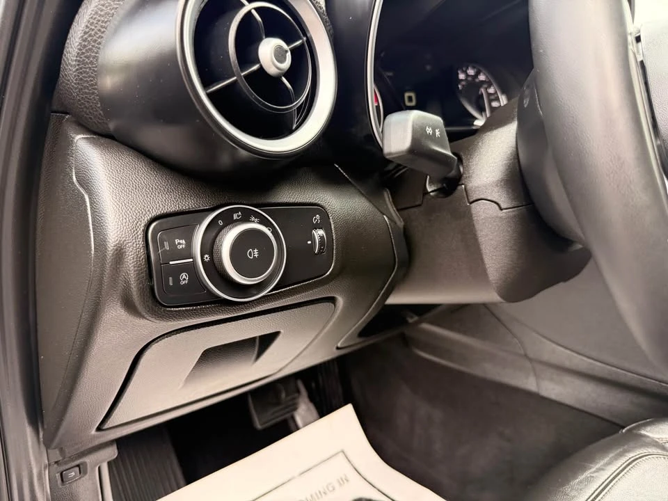 2017 Alfa Romeo Giulia - Image 13 of 20
