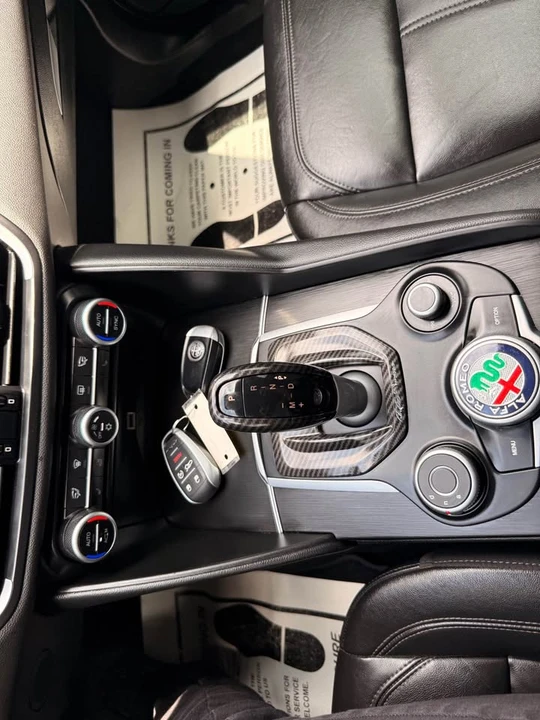 2017 Alfa Romeo Giulia - Image 17 of 20