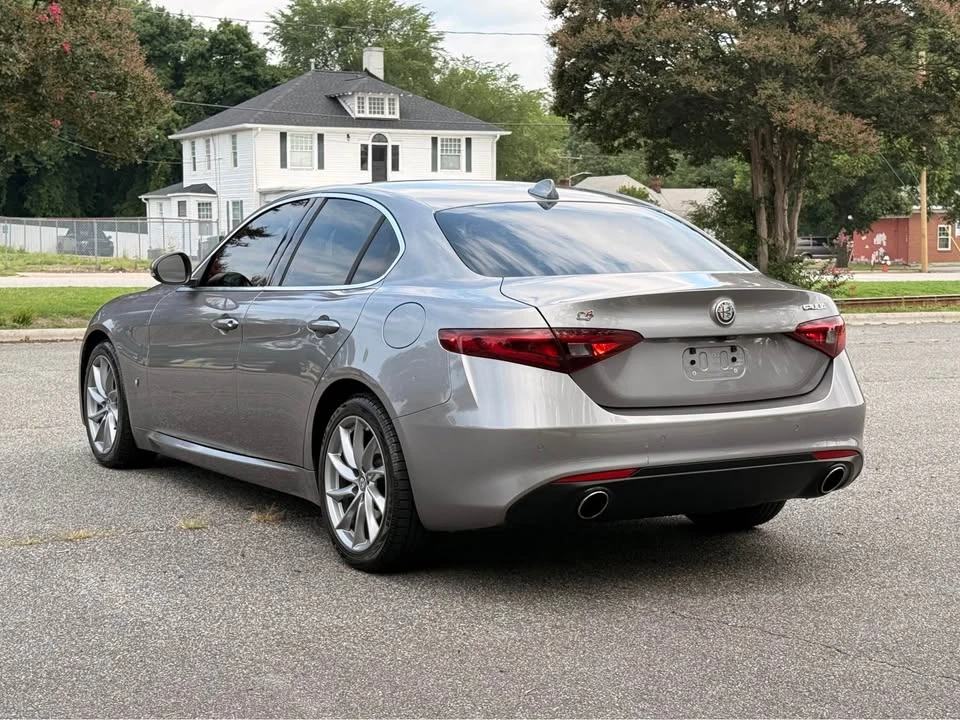 2017 Alfa Romeo Giulia - Image 9 of 20