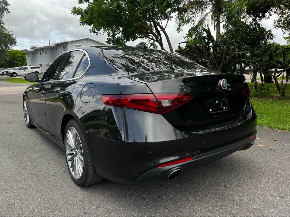 2017 Alfa Romeo Giulia - Image 6 of 13