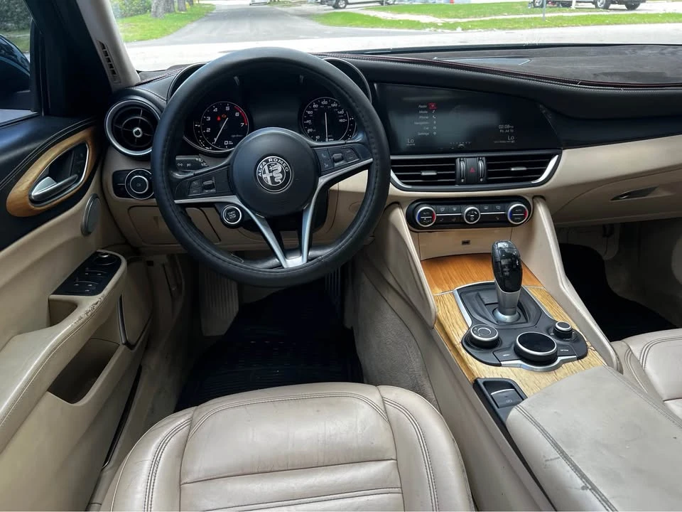 2017 Alfa Romeo Giulia - Image 8 of 13
