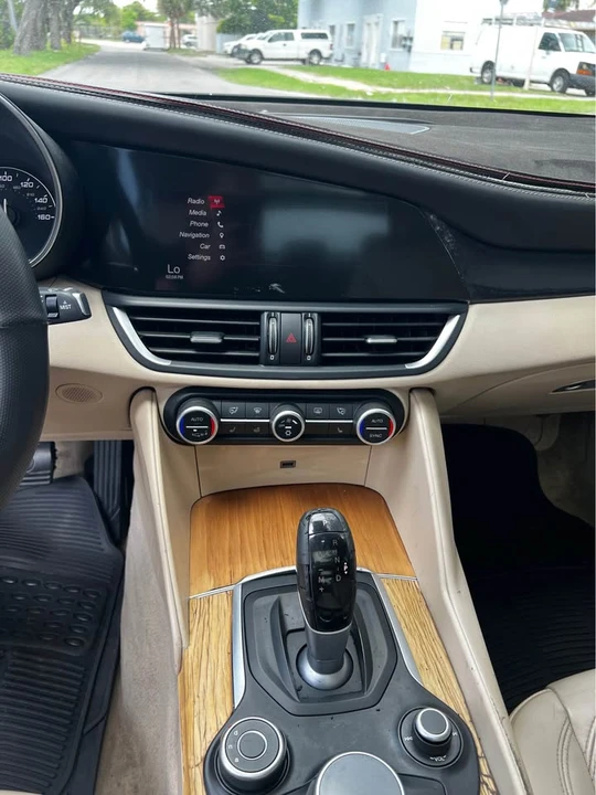 2017 Alfa Romeo Giulia - Image 13 of 13