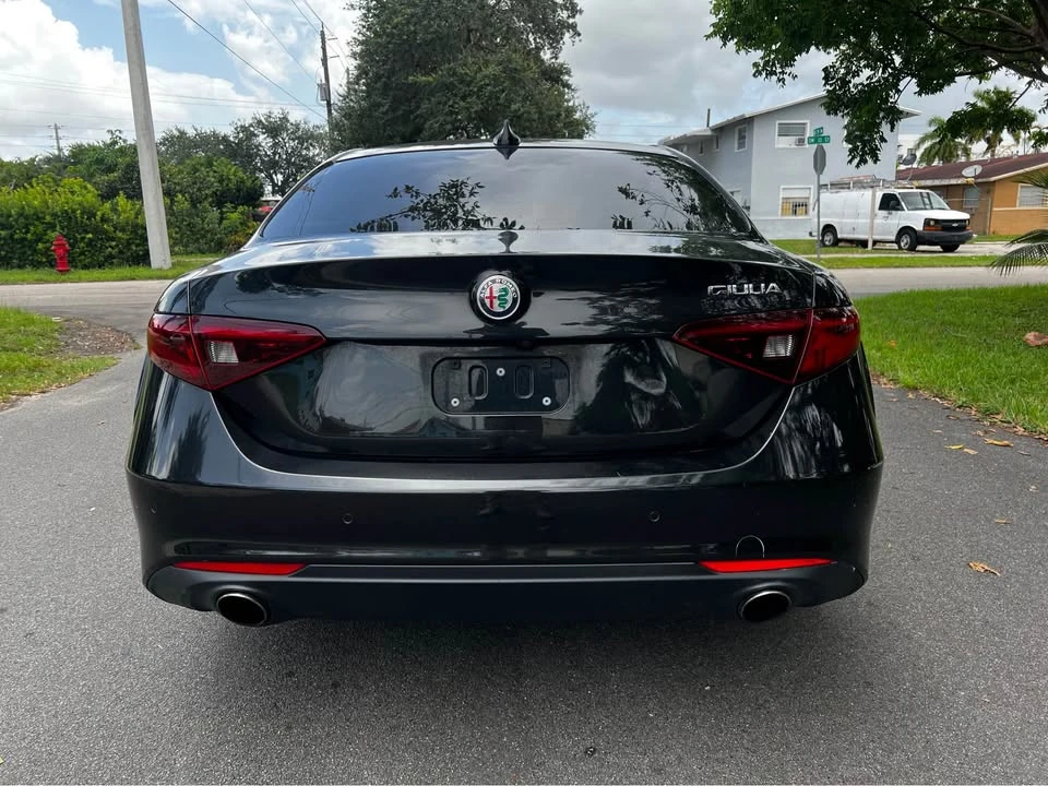 2017 Alfa Romeo Giulia - Image 5 of 13