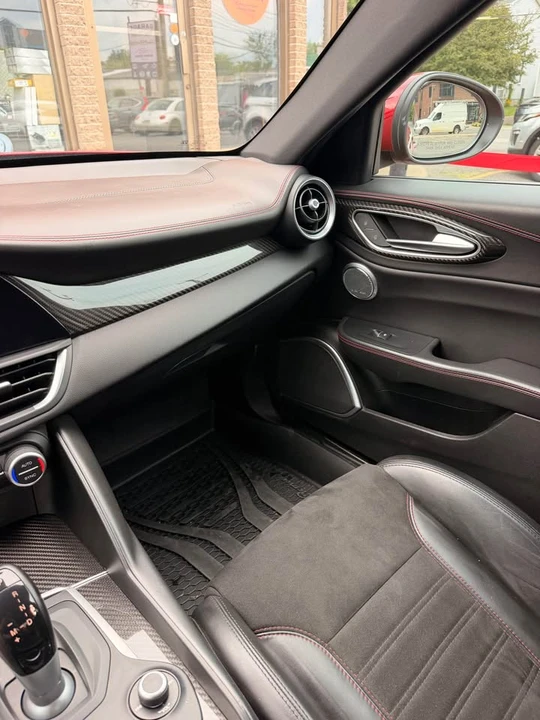 2017 Alfa Romeo Giulia - Image 11 of 12
