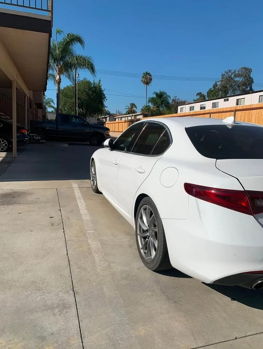 2017 Alfa Romeo Giulia - Image 6 of 8